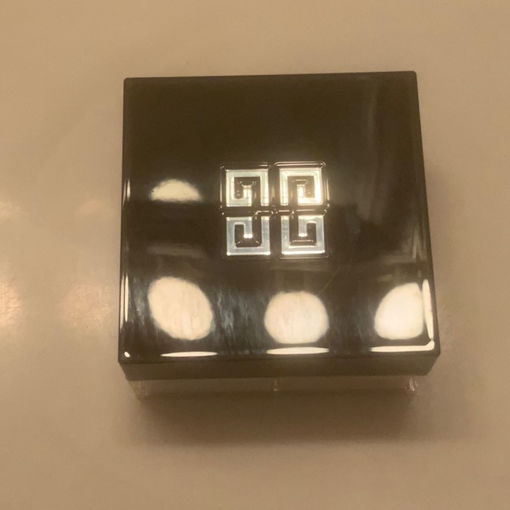 Givenchy Setting Powder - Black and Silver